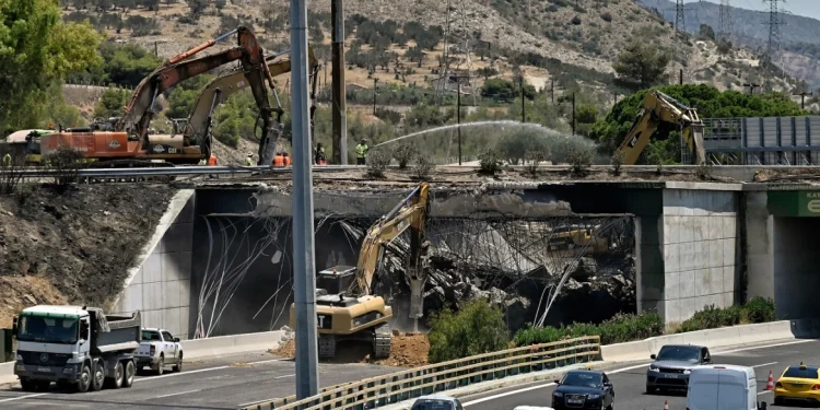 Ανατροπή βυτιοφόρου στην Αθηνών – Κορίνθου: Τα 4 ερωτήματα στα οποία εστιάζουν οι Αρχές