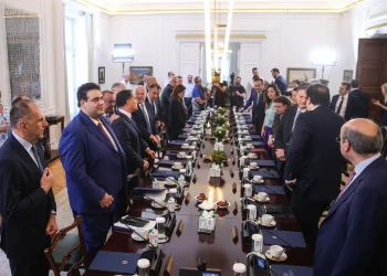 Ασκήσεις δημοσιονομικής ισορροπίας για την κυβέρνηση με τρεις παρεμβάσεις για την ακρίβεια