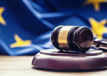 ΔΕΕ: Δεν μπορεί να εκδοθεί στη χώρα καταγωγής του πρόσωπο στο οποίο έχει χορηγηθεί καθεστώς πρόσφυγα σε κράτος-μέλος