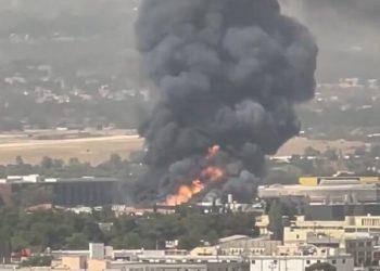 Μεγάλη φωτιά στην Κάτω Κηφισιά – Ισχυρή έκρηξη σε εργοστάσιο
