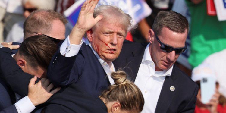 Ντόναλντ Τραμπ: Το χρονικό της απόπειρας δολοφονίας – Πώς διέφυγε ο πρώην πρόεδρος – Νεκρός ο δράστης