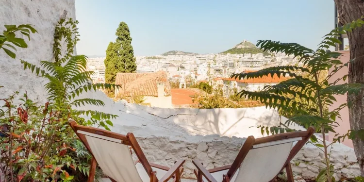 Νέοι περιορισμοί και κανονισμοί για τις βραχυχρόνιες μισθώσεις και τη δόμηση τουριστικών μονάδων