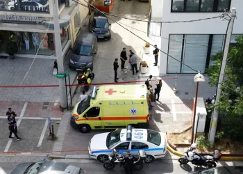 Δύο γεμιστήρες χρησιμοποίησε ο δολοφόνος του επιχειρηματία – Βίντεο έχει καταγράψει τον δράστη