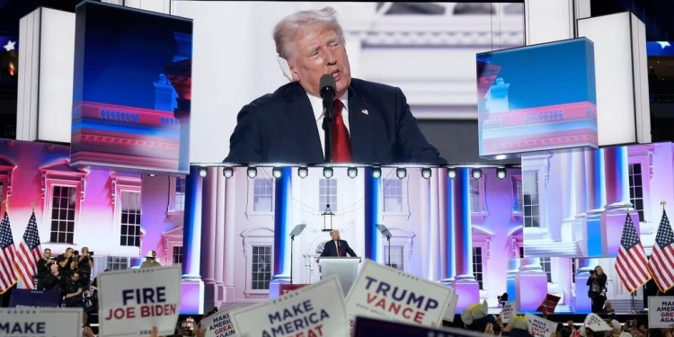 Ο υποψήφιος πρόεδρος των ΗΠΑ Ντόναλντ Τραμπ μιλά στο συνέδριο των Ρεπουμπλικανών στις 18 Ιουλίου 2024 στο Μιλγουόκι AP Photo/Jae C. Hong