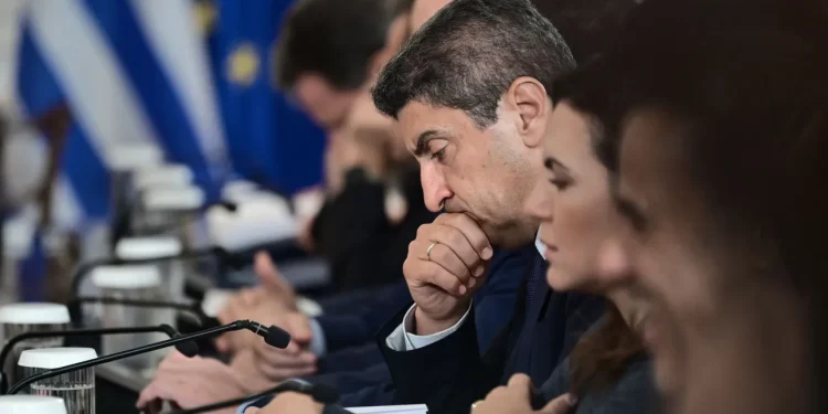 Ο Λευτέρης Αυγενάκης σε παλαιότερο υπουργικό συμβούλιο ΜΙΧΑΛΗΣ ΚΑΡΑΓΙΑΝΝΗΣ/EUROKINISSI