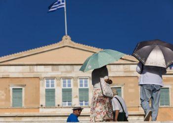 Σε ισχύ μέτρα προστασίας για τους δημόσιους υπαλλήλους λόγω καύσωνα – Επιστρέφει η τηλεργασία