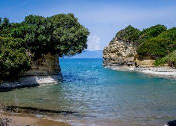 Reuters: Τα ελληνικά νησιά ξεμένουν από νερό με τον τουρισμό να είναι στα ύψη