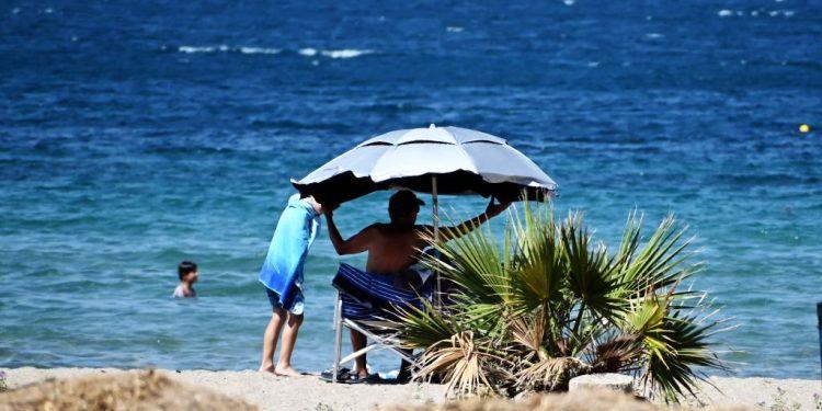 Καιρός: Καύσωνας με 44άρια σήμερα