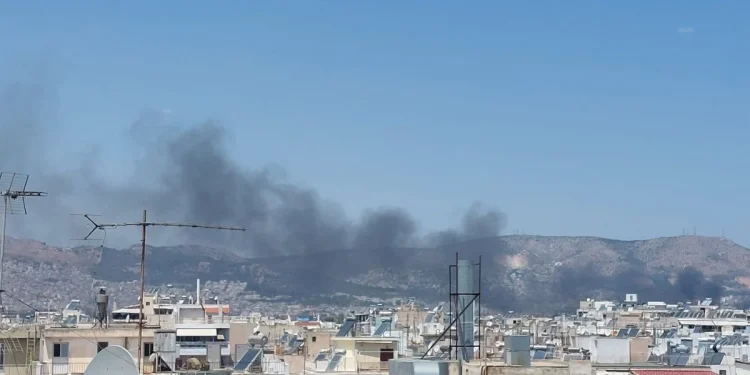 Ήχησε το 112 στην Αττική: Φωτιά στο Αιγάλεω – «Καπνοί στην περιοχή σας»