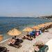 «Βροχή» οι καταγγελίες για καταπάτηση παραλιών – Ξαπλώστρες… δίπλα στη θάλασσα