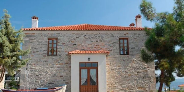 Χαλκιδική: Τα προικιά από τα Προικόνησα της Μικρασίας και οι αρχαίες μελωδίες της στέπας στα «Αριστοτέλεια»