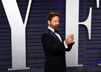 Ο Τζέραρντ Μπάτλερ ερωτευμένος με 29χρονο μοντέλο του Sports Illustrated