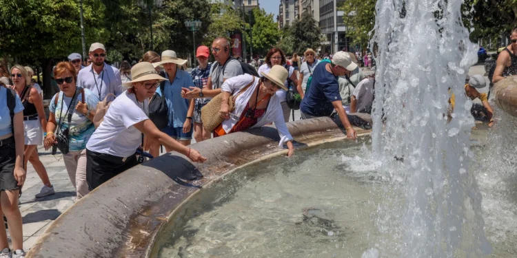 Καιρός: Υψηλές θερμοκρασίες και άνεμοι έως 7 μποφόρ