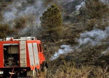 Πυροσβεστικό όχημα σε επιχείρηση κατάσβεσης πυρκαγιάς (φωτογραφία αρχείου) ΑΠΕ-ΜΠΕ