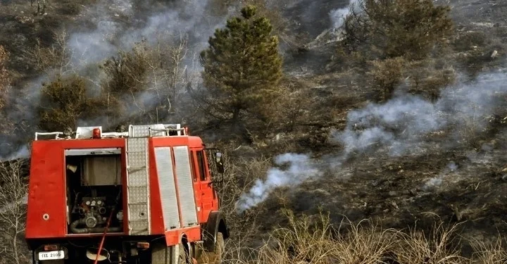 Πυροσβεστικό όχημα σε επιχείρηση κατάσβεσης πυρκαγιάς (φωτογραφία αρχείου) ΑΠΕ-ΜΠΕ