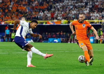 Euro 2004: Η πρόκριση της εθνικής Αγγλίας σε όλα τα πρωτοσέλιδα των βρετανικών εφημερίδων