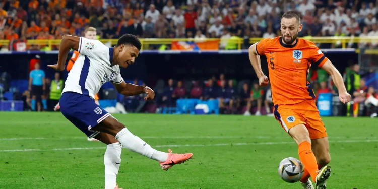 Euro 2004: Η πρόκριση της εθνικής Αγγλίας σε όλα τα πρωτοσέλιδα των βρετανικών εφημερίδων