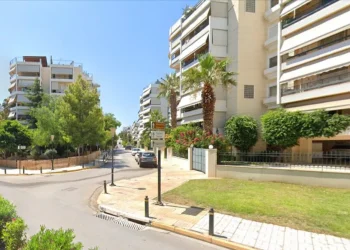 Airbnb: Φρένο σε 11 περιοχές της Αττικής – Περιλαμβάνεται ο Άλιμος