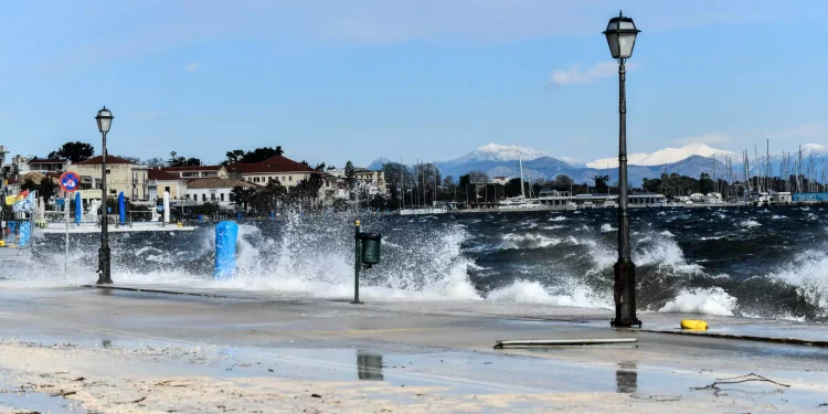 Καιρός: Ποιες περιοχές θα φτάσουν στους 37 βαθμούς σήμερα – Βοριάδες έως 7 μποφόρ σε Αιγαίο και Ιόνιο