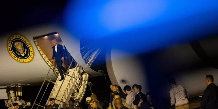 Εκλογές ΗΠΑ: Πάνω από 20 στελέχη των Δημοκρατικών ζητούν «ανοικτό» συνέδριο από τον Μπάιντεν