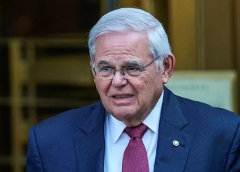 Ο Μπομπ Μενέντεζ θα παραιτηθεί από γερουσιαστής στις 20 Αυγούστου λένε διεθνή μέσα