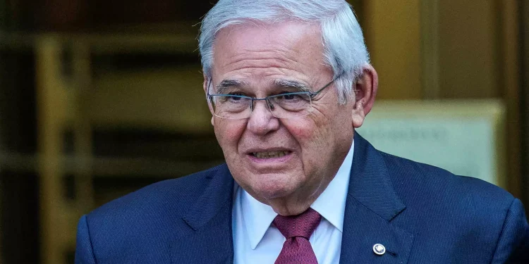 Ο Μπομπ Μενέντεζ θα παραιτηθεί από γερουσιαστής στις 20 Αυγούστου λένε διεθνή μέσα