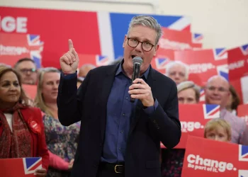 Εκλογές στη Βρετανία: Στις κάλπες εκατομμύρια ψηφοφόροι – Αναμένεται μεγάλη νίκη των Εργατικών