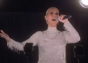 Celine Dion: Παγκόσμια ανατριχίλα για την ερμηνεία της στην τελετή έναρξης των Ολυμπιακών Αγώνων