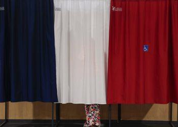 Βουλευτικές εκλογές στη Γαλλία: Νέο Λαϊκό Μέτωπο 184 ως 186 έδρες – 160 ως 162 η παράταξη Μακρόν – Ακροδεξιά 141 ως 143