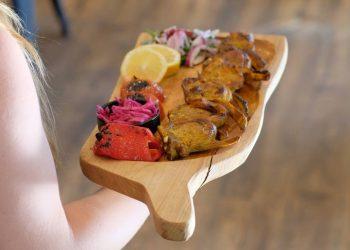 Αυτό είναι το πρώτο περσικό εστιατόριο στα νότια προάστια