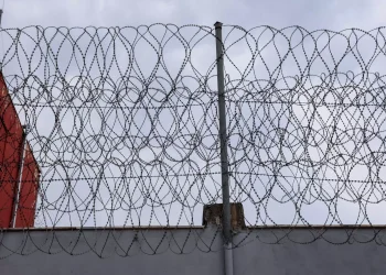 Κρατούνται υποδιευθυντής και υπάλληλοι των φυλακών Ιωαννίνων μετά από μεγάλη αστυνομική επιχείρηση