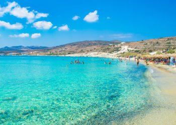 «Χρυσό» στην παραλία Πράσσα της Κιμώλου: Η πιο καθαρή στον κόσμο