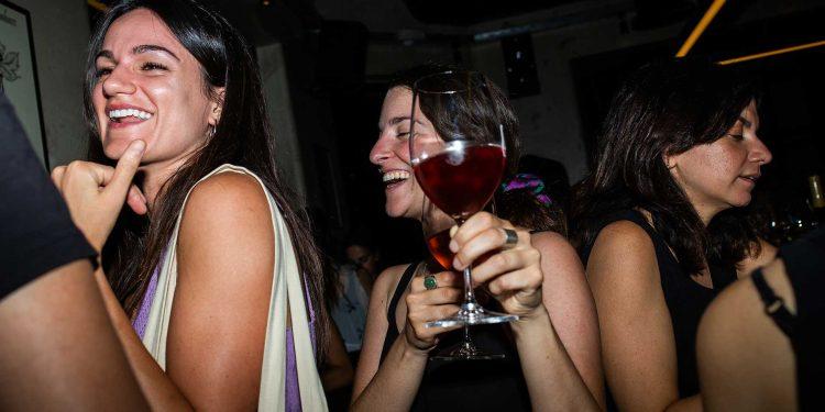 Καλοκαίρι στα wine bars: 8 στάσεις για φανατικούς οινόφιλους στην Αθήνα