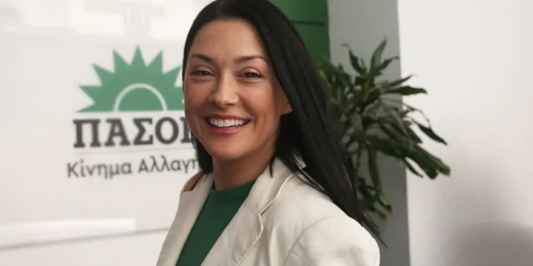 Η Νάντια Γιαννακοπούλου ανακοίνωσε την υποψηφιότητά της για την προεδρία του ΠΑΣΟΚ