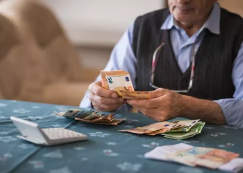 Εκτινάχθηκε ο αριθμός των εργαζόμενων – συνταξιούχων – Σε ποιους έπεσαν τα πρώτα πρόστιμα