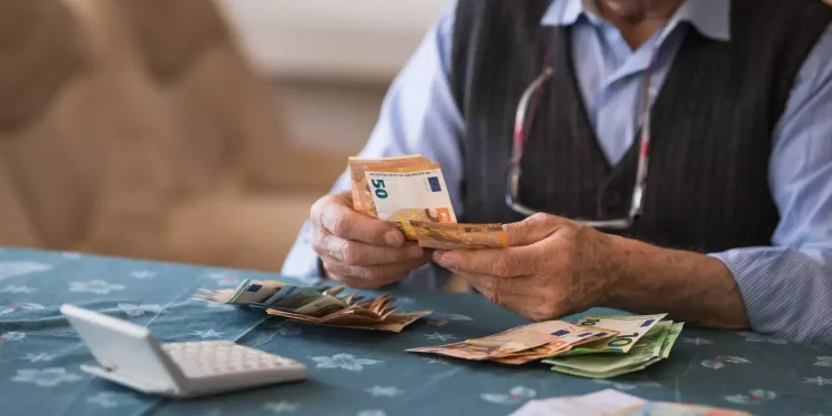 Εκτινάχθηκε ο αριθμός των εργαζόμενων – συνταξιούχων – Σε ποιους έπεσαν τα πρώτα πρόστιμα