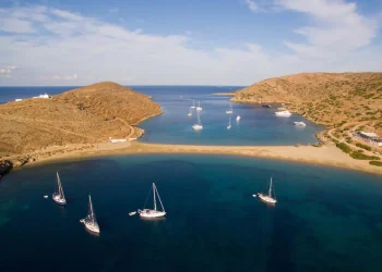 Κύθνος: Αξέχαστες διακοπές στο νησί με τις 100 παραλίες