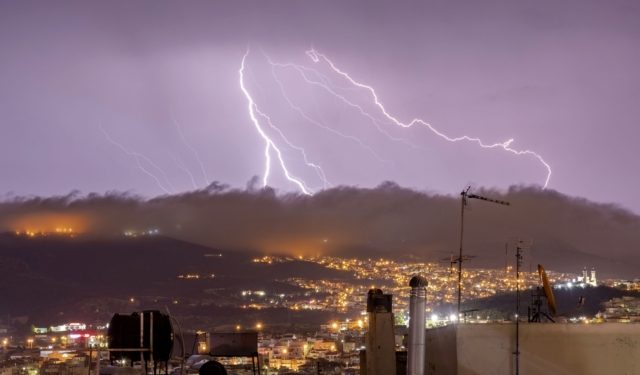Κακοκαιρία: Μέχρι το βράδυ τα επικίνδυνα φαινόμενα