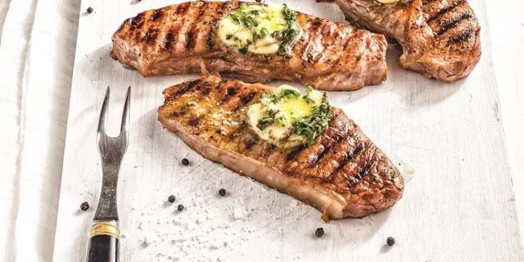 Ζουμερές μοσχαρίσιες μπριζόλες με πιπεράτη μαρινάδα