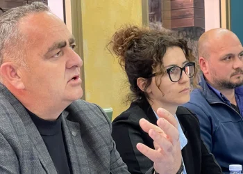 Το παρασκήνιο της άδειας ορκωμοσίας στον Μπελέρη – Οι πιέσεις στα Τίρανα και το ραντεβού στο ΝΑΤΟ