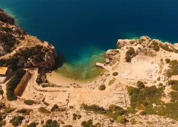 Τρεις όμορφες παραλίες στην Πελοπόννησο για μονοήμερη εκδρομή