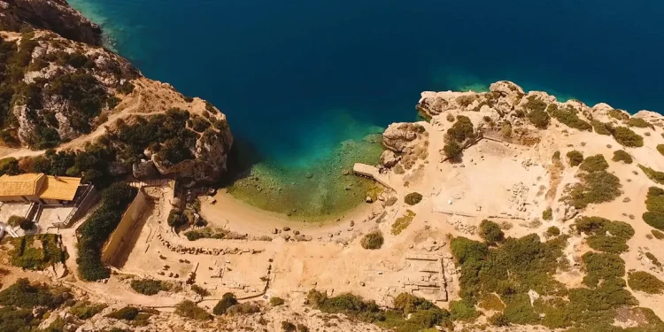 Τρεις όμορφες παραλίες στην Πελοπόννησο για μονοήμερη εκδρομή