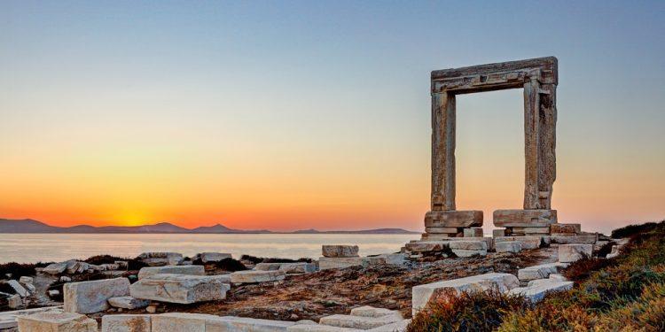 Νάξος: «Αν ο παράδεισος ήταν στη γη, θα ήταν εδώ» Ν. Καζαντζάκης – Τα αξιοθέατα σε 10 στάσεις