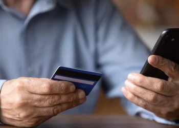 Λάρισα: Υποσχέθηκαν αποδοτικές επενδύσεις και του «έφαγαν» 35.000 ευρώ