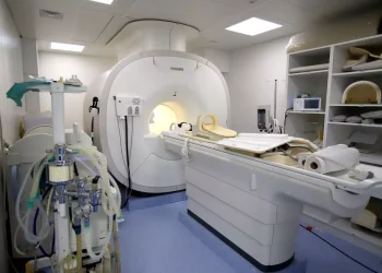 ΕΟΠΥΥ: Χωρίς συμμετοχή από τους ασθενείς η συνταγογράφηση σκιαγραφικών για αξονικές και μαγνητικές τομογραφίες