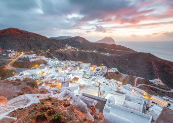 Ανάφη: Το νησί της περιπλάνησης και του θεού Απόλλωνα