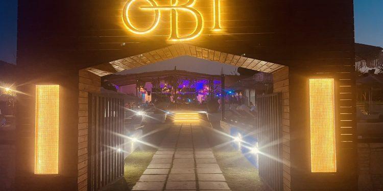 OBI Seaside Venue: Μια όαση διασκέδασης στην Παραλία Αγκώνα στον Κάλαμο