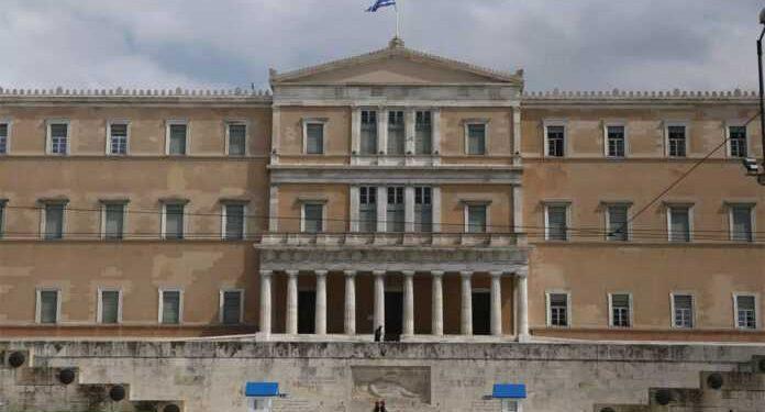 Βουλή: Υπερψηφίστηκε στην επιτροπή το νομοσχέδιο για το ψηφιακό σχολείο