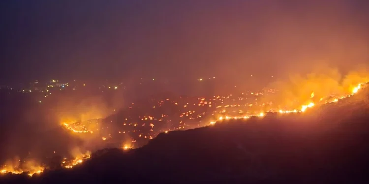 Μάχη με τα πύρινα μέτωπα σε Κω, Χίο και Κρήτη – Πάνω από 50 φωτιές το τελευταίο 24ωρο