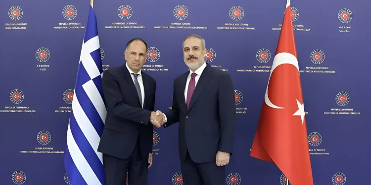 Συνάντηση Γεραπετρίτη-Φιντάν στο περιθώριο της Άτυπης Συνάντησης των Υπουργών Εξωτερικών της ΕΕ